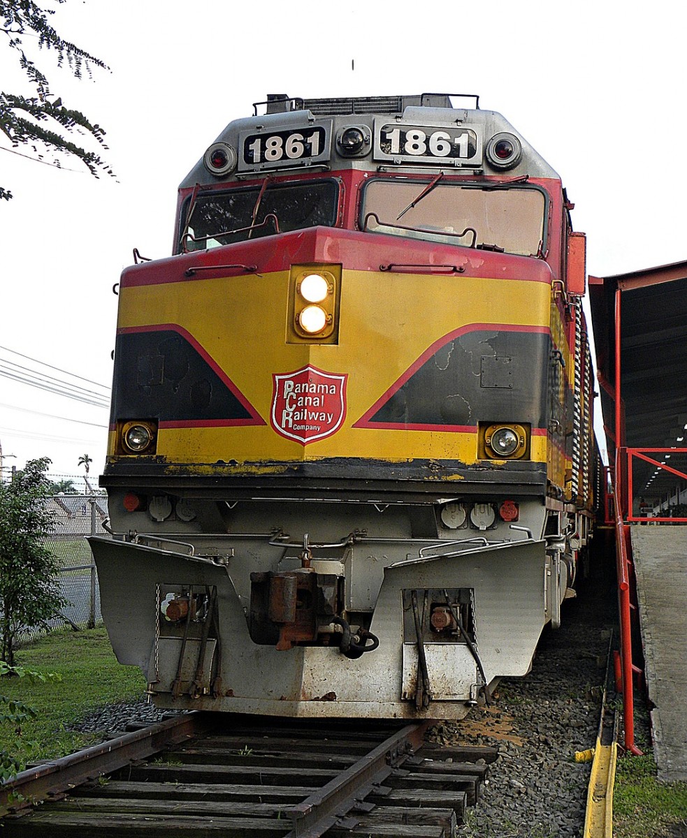 train-862740_1280