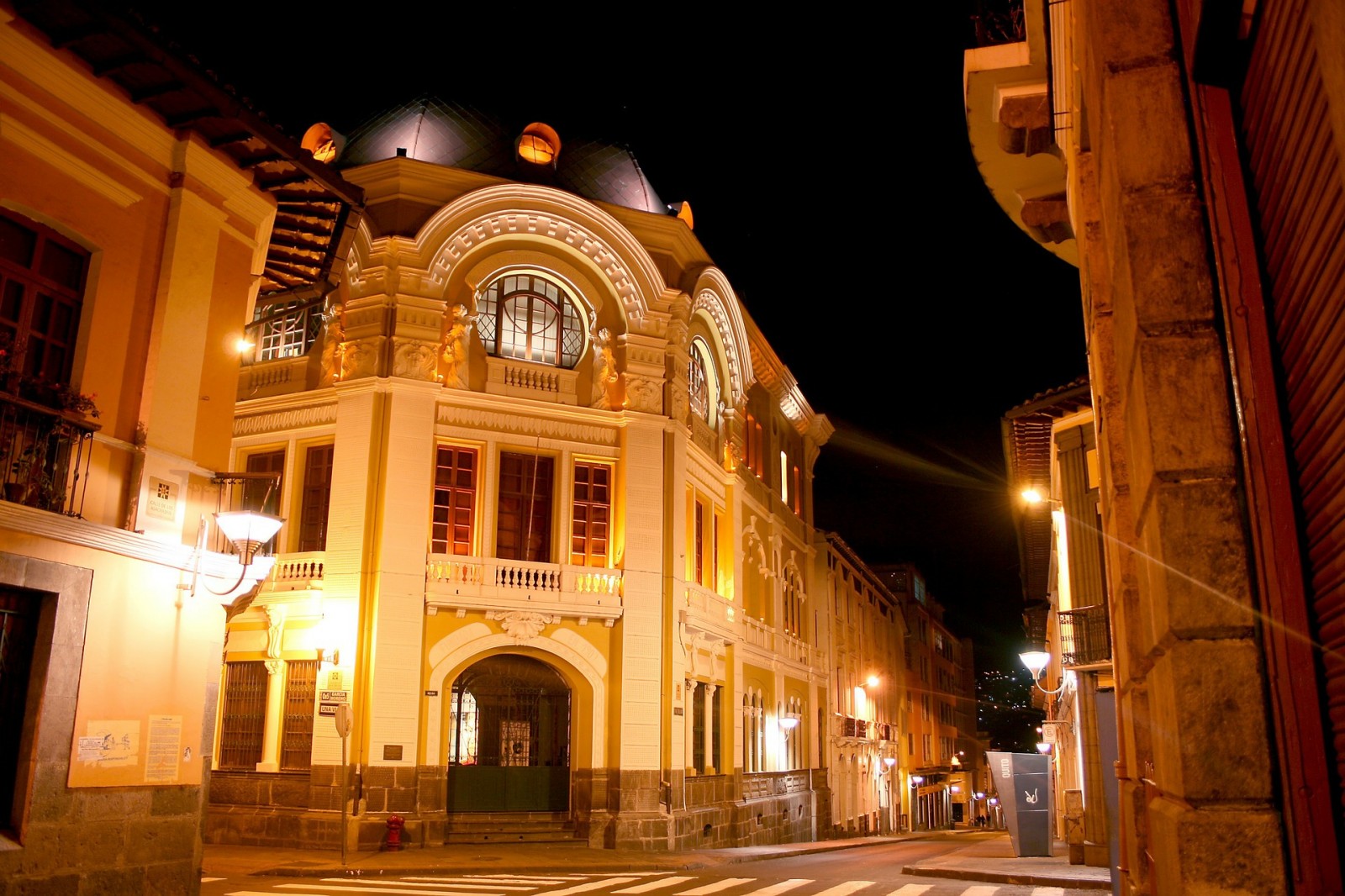 quito-ecuador-308162_1920